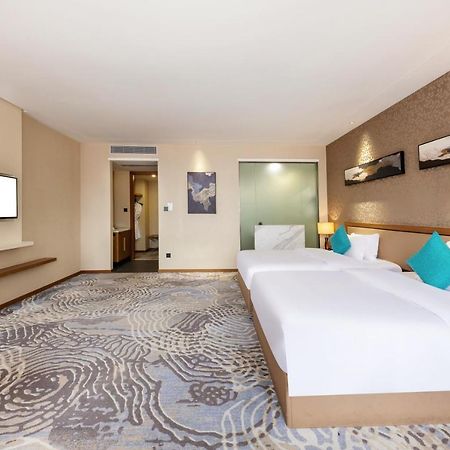 Qianhai Holiday Hotel เซินเจิ้น ภายนอก รูปภาพ