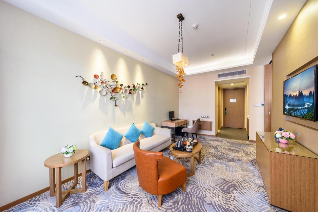 Qianhai Holiday Hotel เซินเจิ้น ภายนอก รูปภาพ