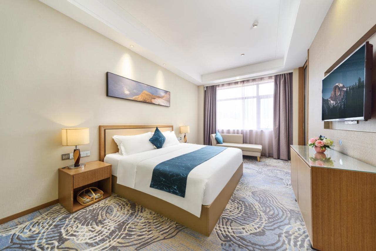 Qianhai Holiday Hotel เซินเจิ้น ภายนอก รูปภาพ