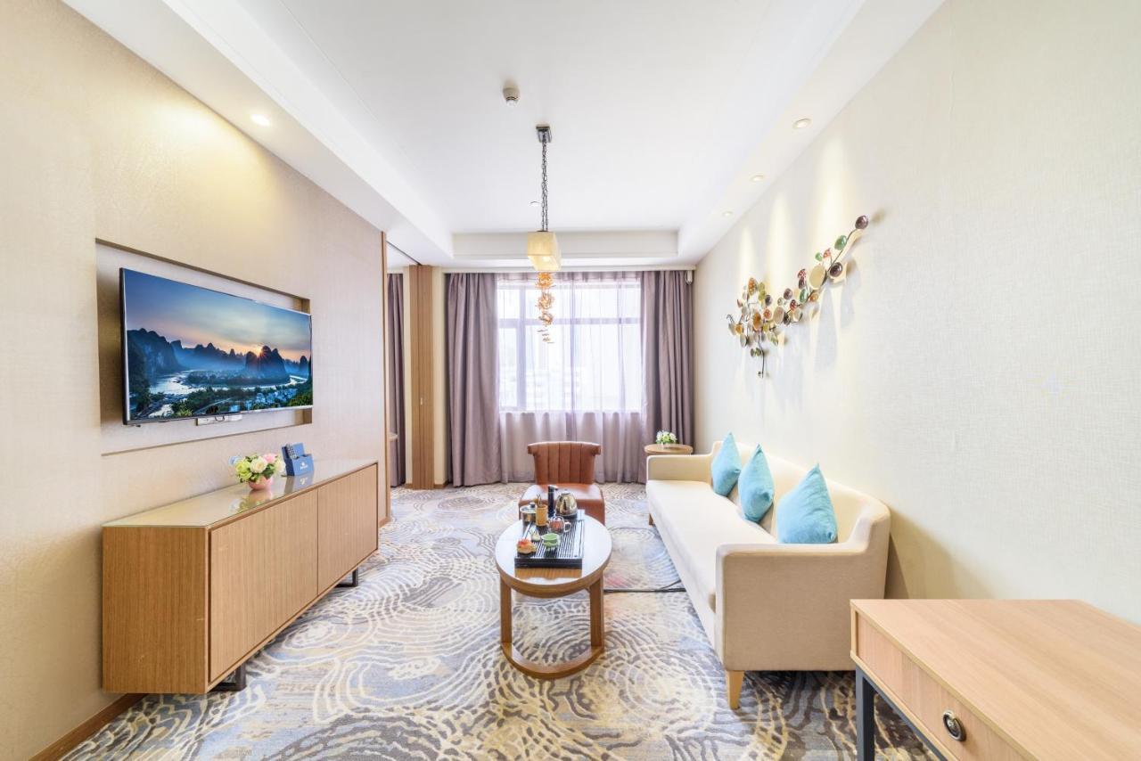 Qianhai Holiday Hotel เซินเจิ้น ภายนอก รูปภาพ