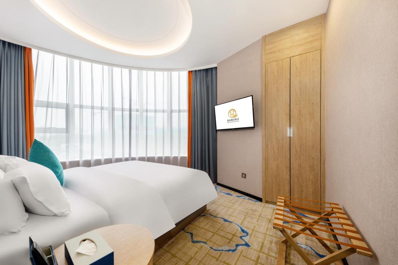 Qianhai Holiday Hotel เซินเจิ้น ภายนอก รูปภาพ