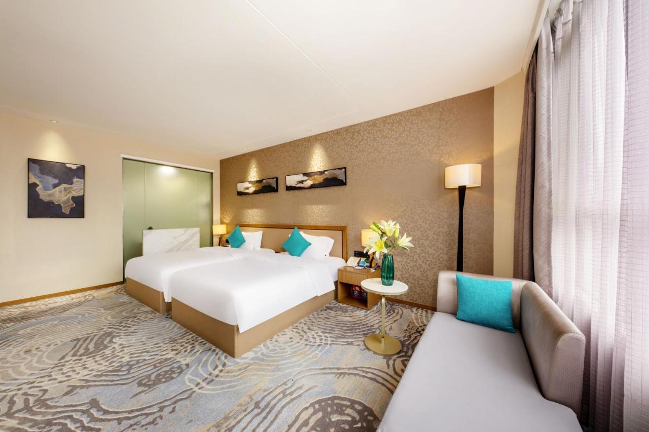 Qianhai Holiday Hotel เซินเจิ้น ภายนอก รูปภาพ
