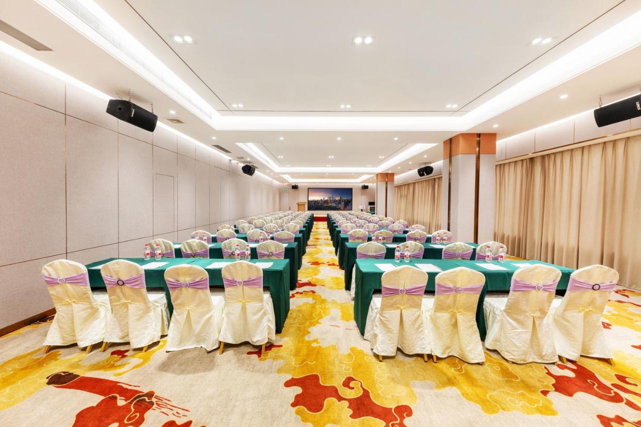 Qianhai Holiday Hotel เซินเจิ้น ภายนอก รูปภาพ