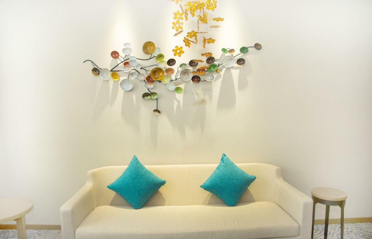 Qianhai Holiday Hotel เซินเจิ้น ภายนอก รูปภาพ