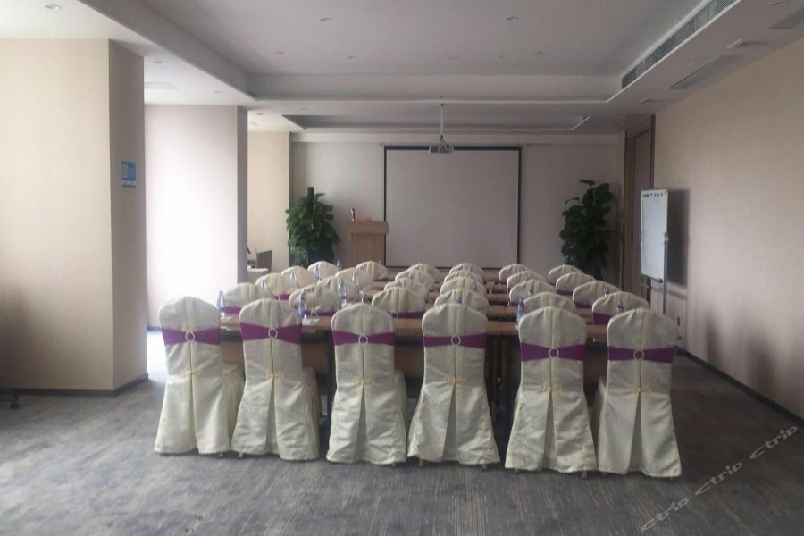 Qianhai Holiday Hotel เซินเจิ้น ภายนอก รูปภาพ